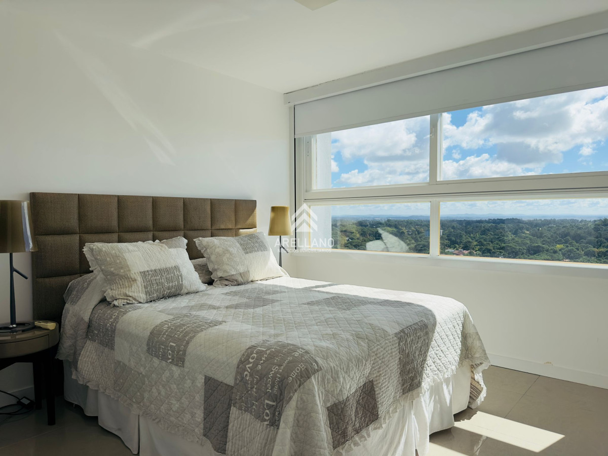 Apartamento ID.3260 - Penthouse en VENTA, 3 dormitorios en suite + Dependencia, vista 180°.
