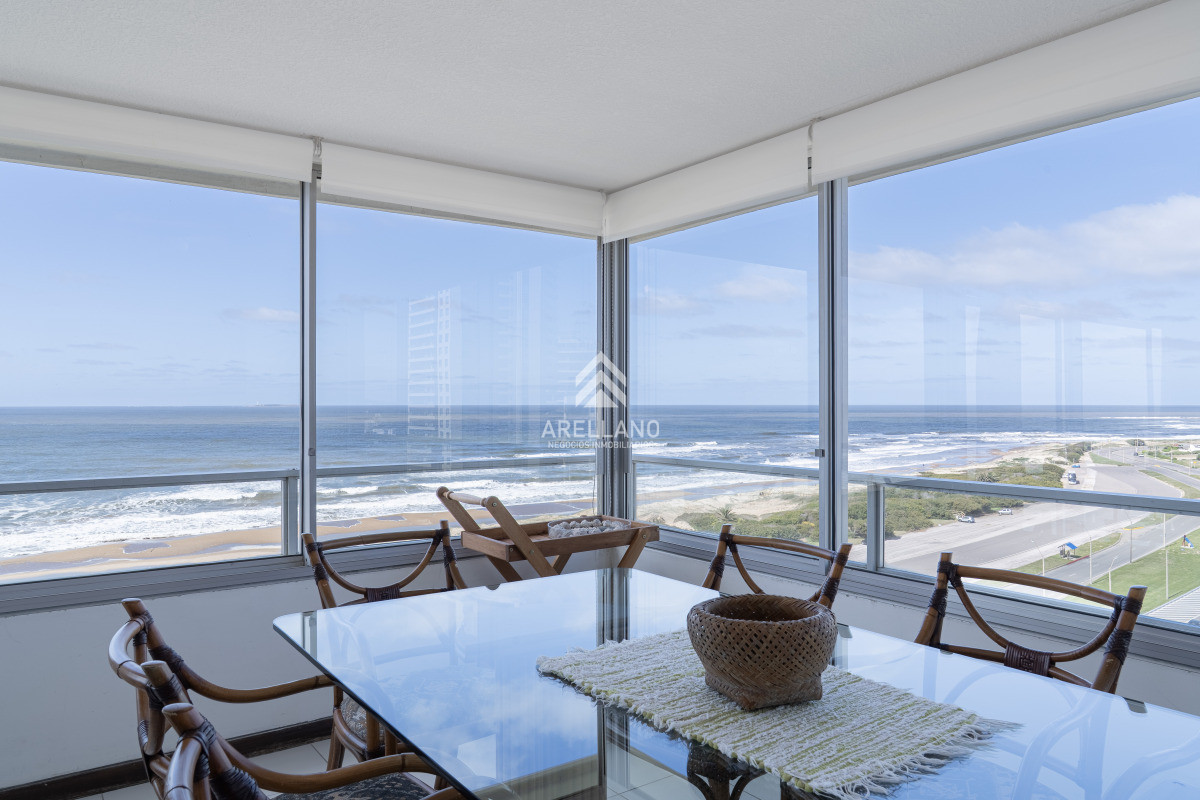 Apartamento ID.2775 - Venta de apartamento de 3 dormitorios y dep. de servicio en Punta del Este