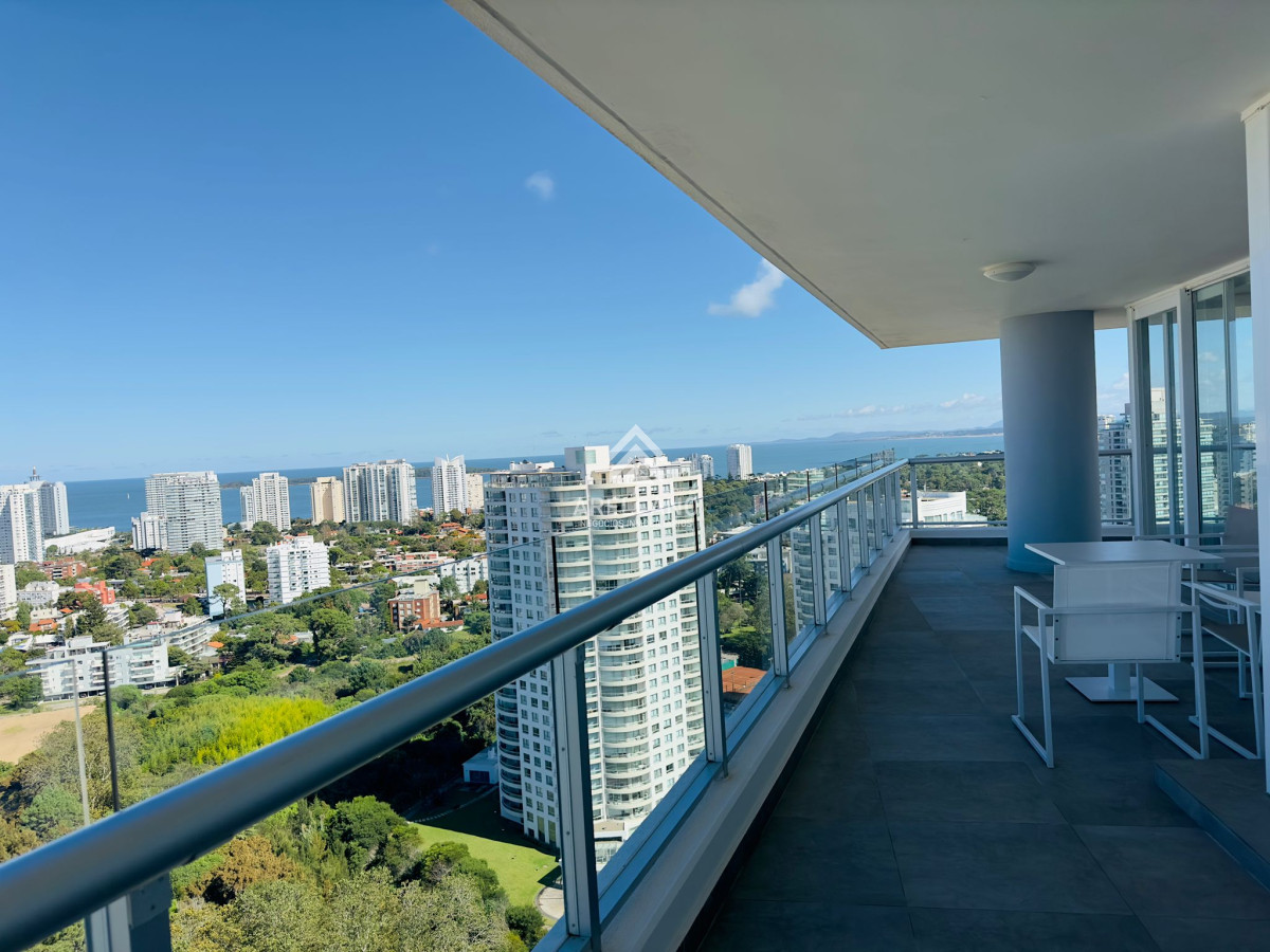 Apartamento ID.3260 - Penthouse en VENTA, 3 dormitorios en suite + Dependencia, vista 180°.