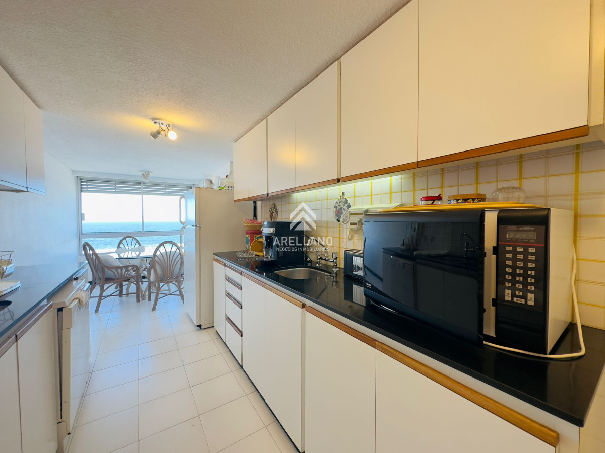 Apartamento ID.2775 - Venta de apartamento de 3 dormitorios y dep. de servicio en Punta del Este