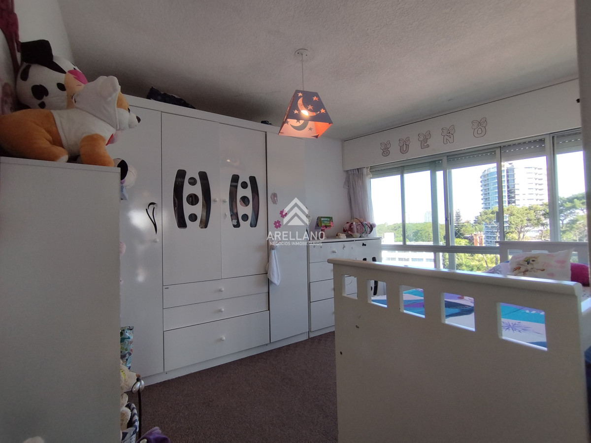 Apartamento ID.4490 - Venta Apartamento 3 dormitorios y dependencia 