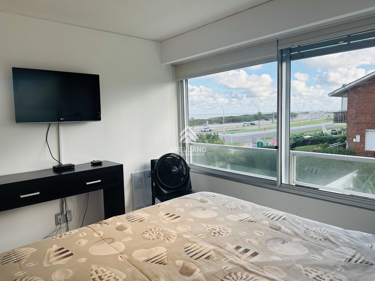 Apartamento ID.5553 - Alquiler y venta de apartamento 3 dorm. mas dep. playa brava