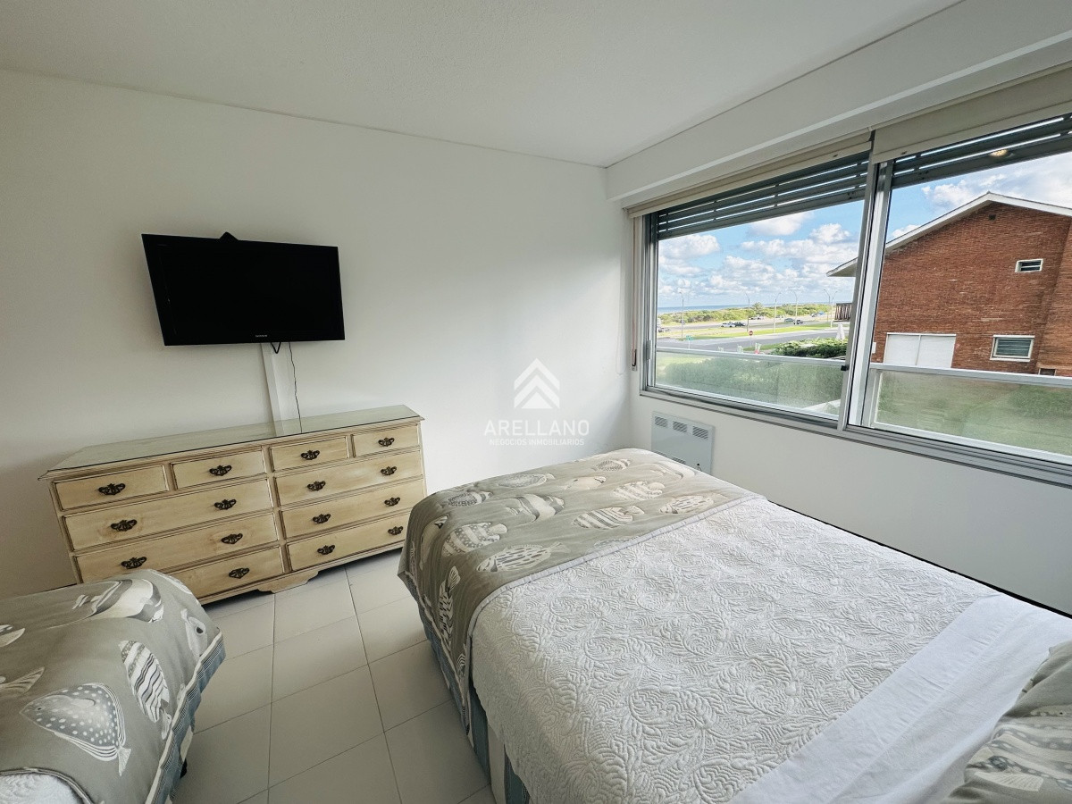 Apartamento ID.5553 - Alquiler y venta de apartamento 3 dorm. mas dep. playa brava