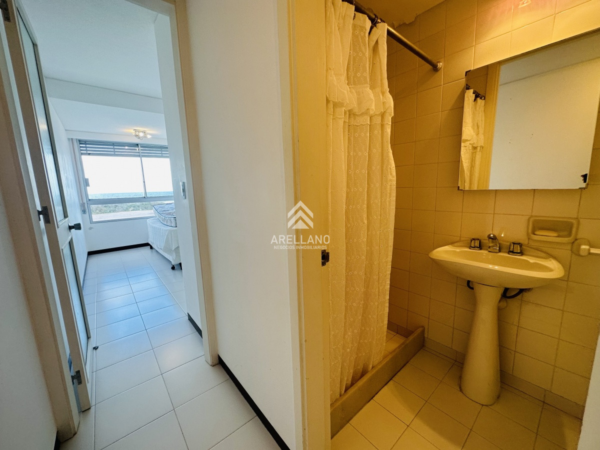 Apartamento ID.5553 - Alquiler y venta de apartamento 3 dorm. mas dep. playa brava