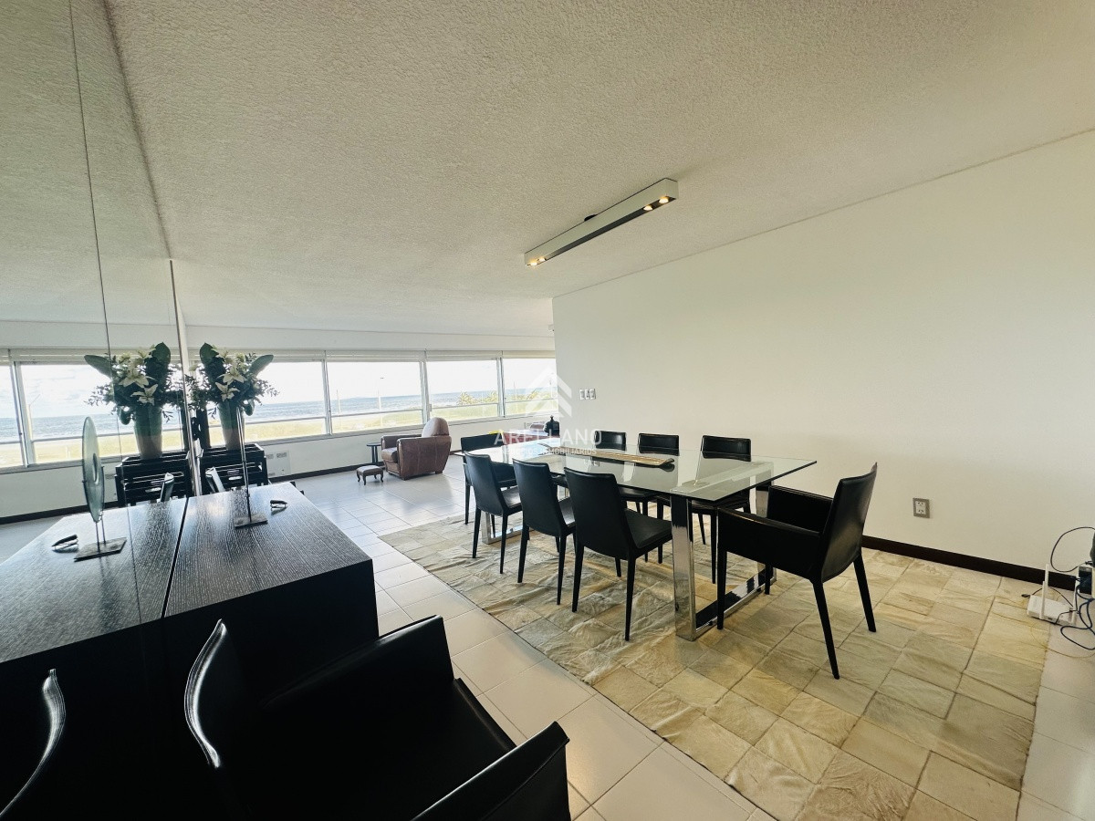 Apartamento ID.5553 - Alquiler y venta de apartamento 3 dorm. mas dep. playa brava