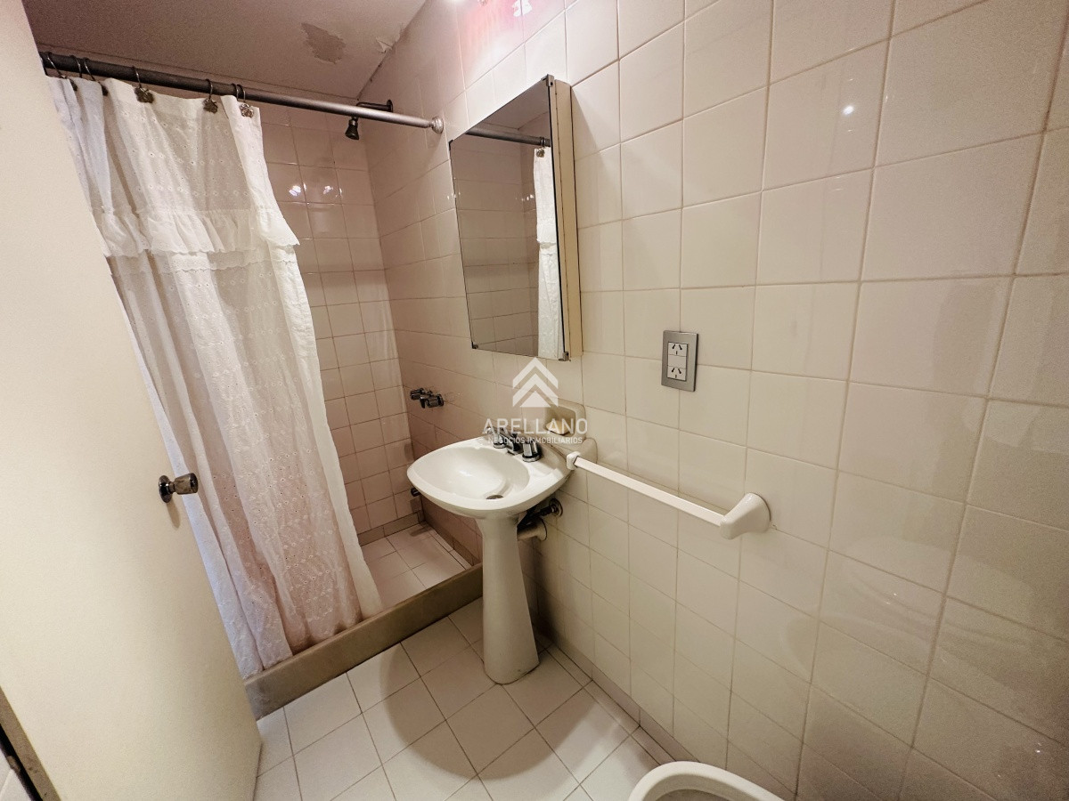 Apartamento ID.5553 - Alquiler y venta de apartamento 3 dorm. mas dep. playa brava