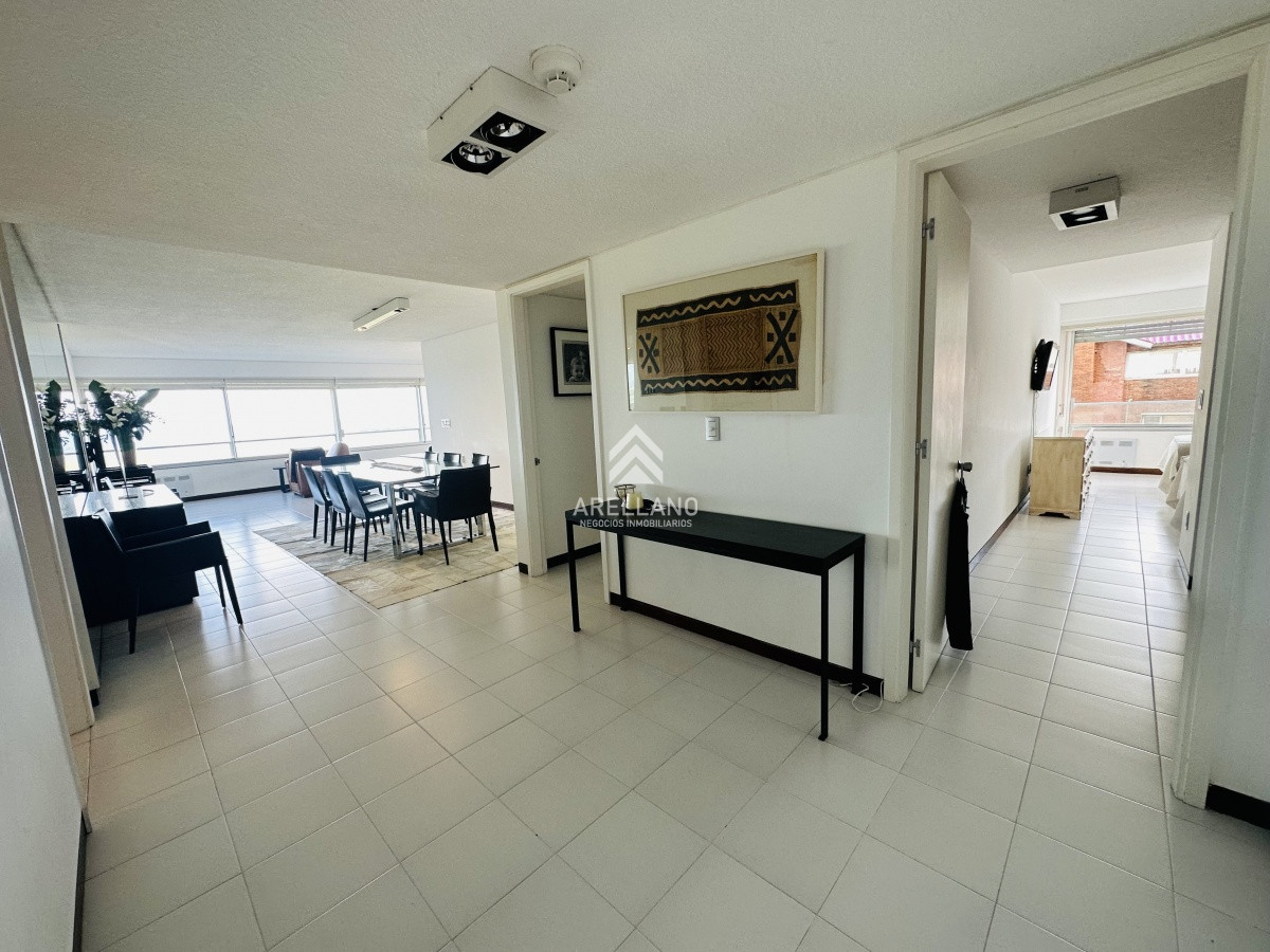 Apartamento ID.5553 - Alquiler y venta de apartamento 3 dorm. mas dep. playa brava