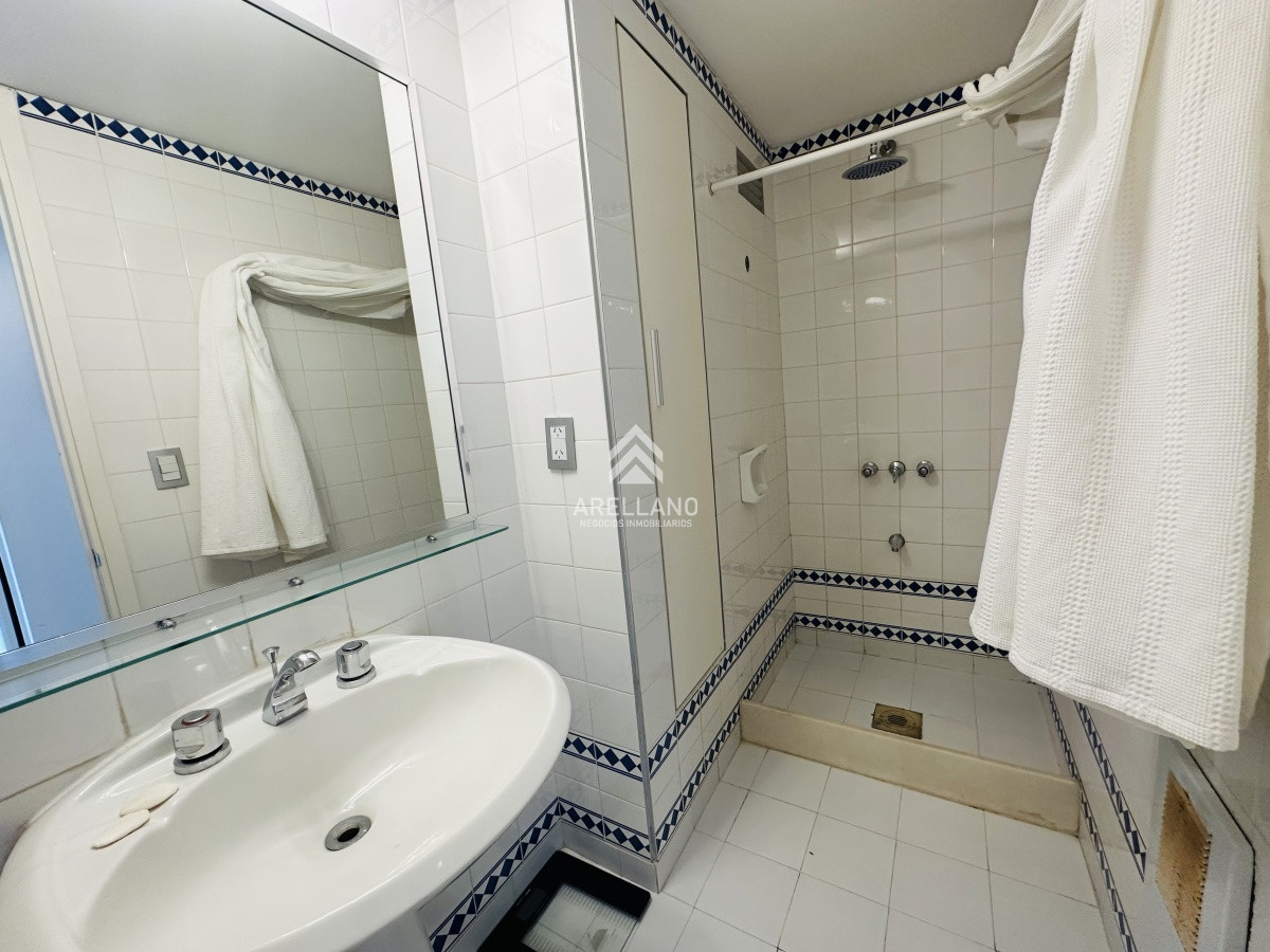 Apartamento ID.5553 - Alquiler y venta de apartamento 3 dorm. mas dep. playa brava