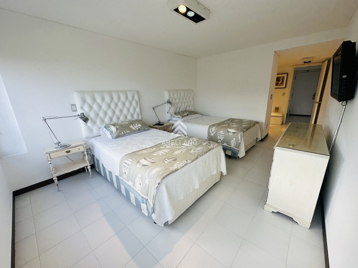 Apartamento ID.5553 - Alquiler y venta de apartamento 3 dorm. mas dep. playa brava