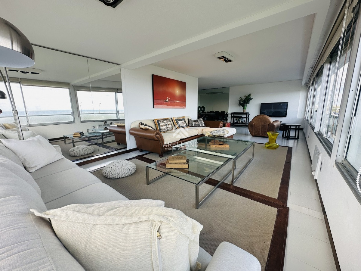 Apartamento ID.5553 - Alquiler y venta de apartamento 3 dorm. mas dep. playa brava