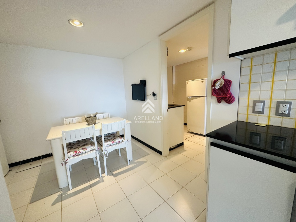 Apartamento ID.5553 - Alquiler y venta de apartamento 3 dorm. mas dep. playa brava