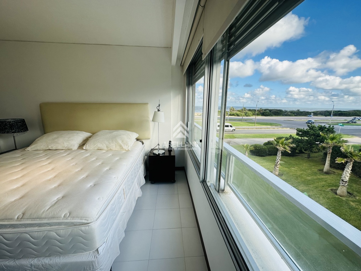 Apartamento ID.5553 - Alquiler y venta de apartamento 3 dorm. mas dep. playa brava