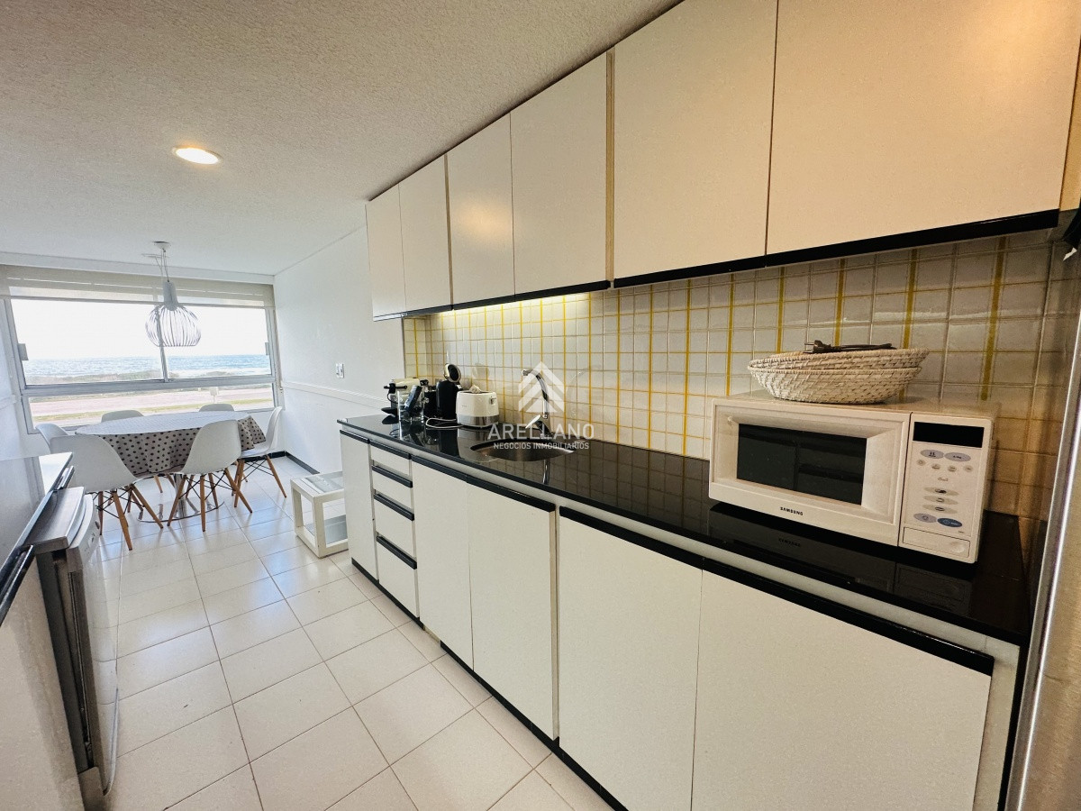 Apartamento ID.5553 - Alquiler y venta de apartamento 3 dorm. mas dep. playa brava
