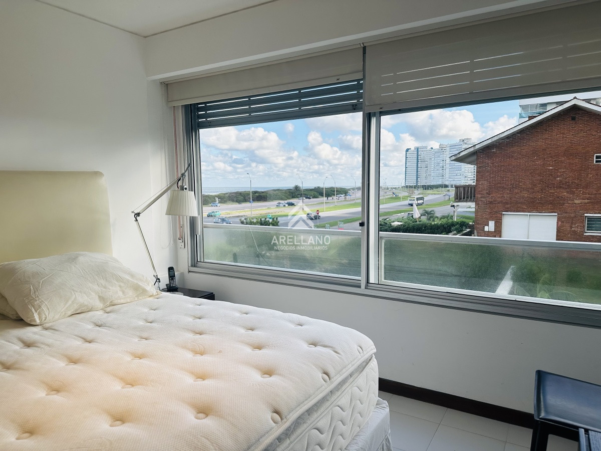 Apartamento ID.5553 - Alquiler y venta de apartamento 3 dorm. mas dep. playa brava