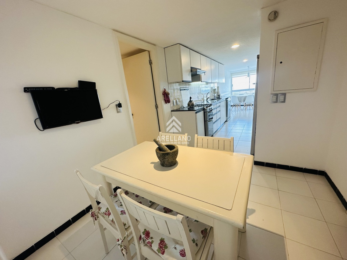 Apartamento ID.5553 - Alquiler y venta de apartamento 3 dorm. mas dep. playa brava