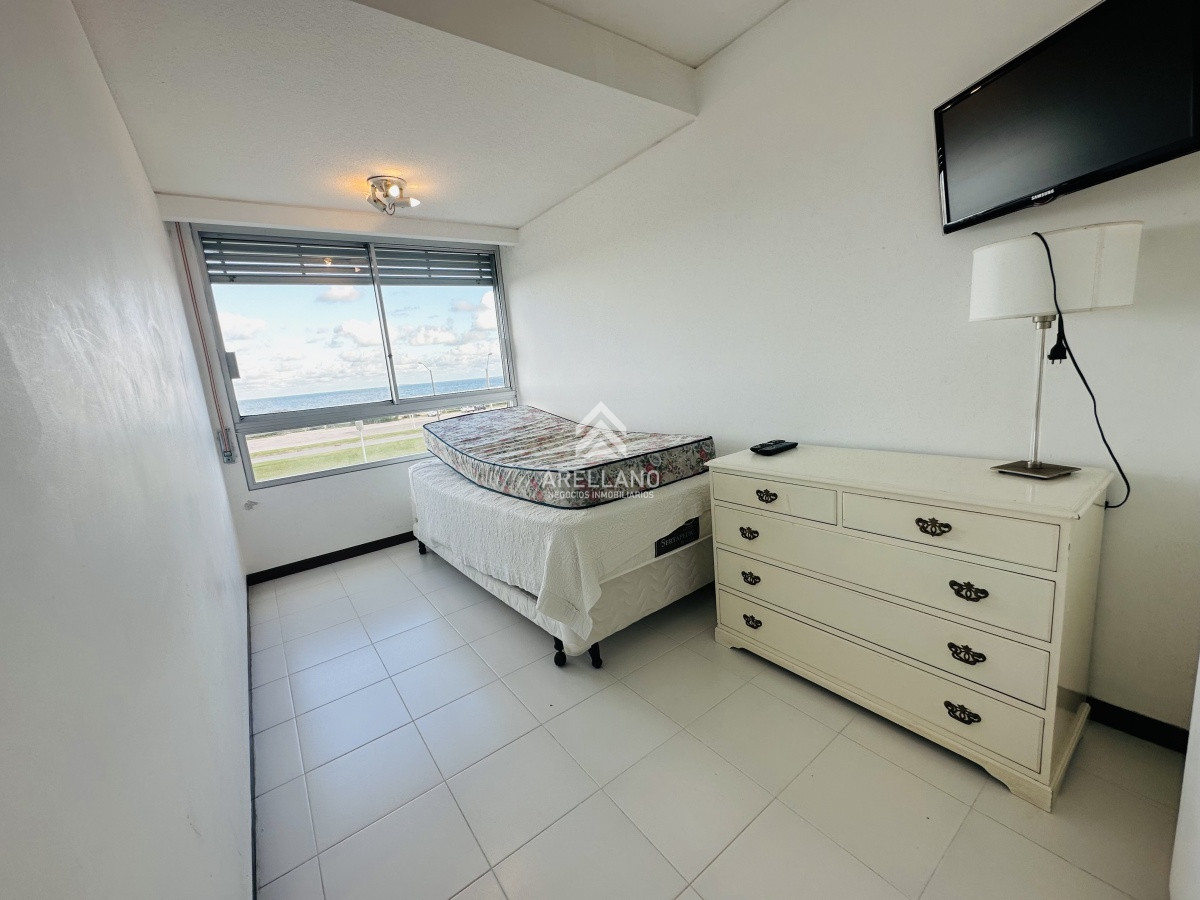 Apartamento ID.5553 - Alquiler y venta de apartamento 3 dorm. mas dep. playa brava