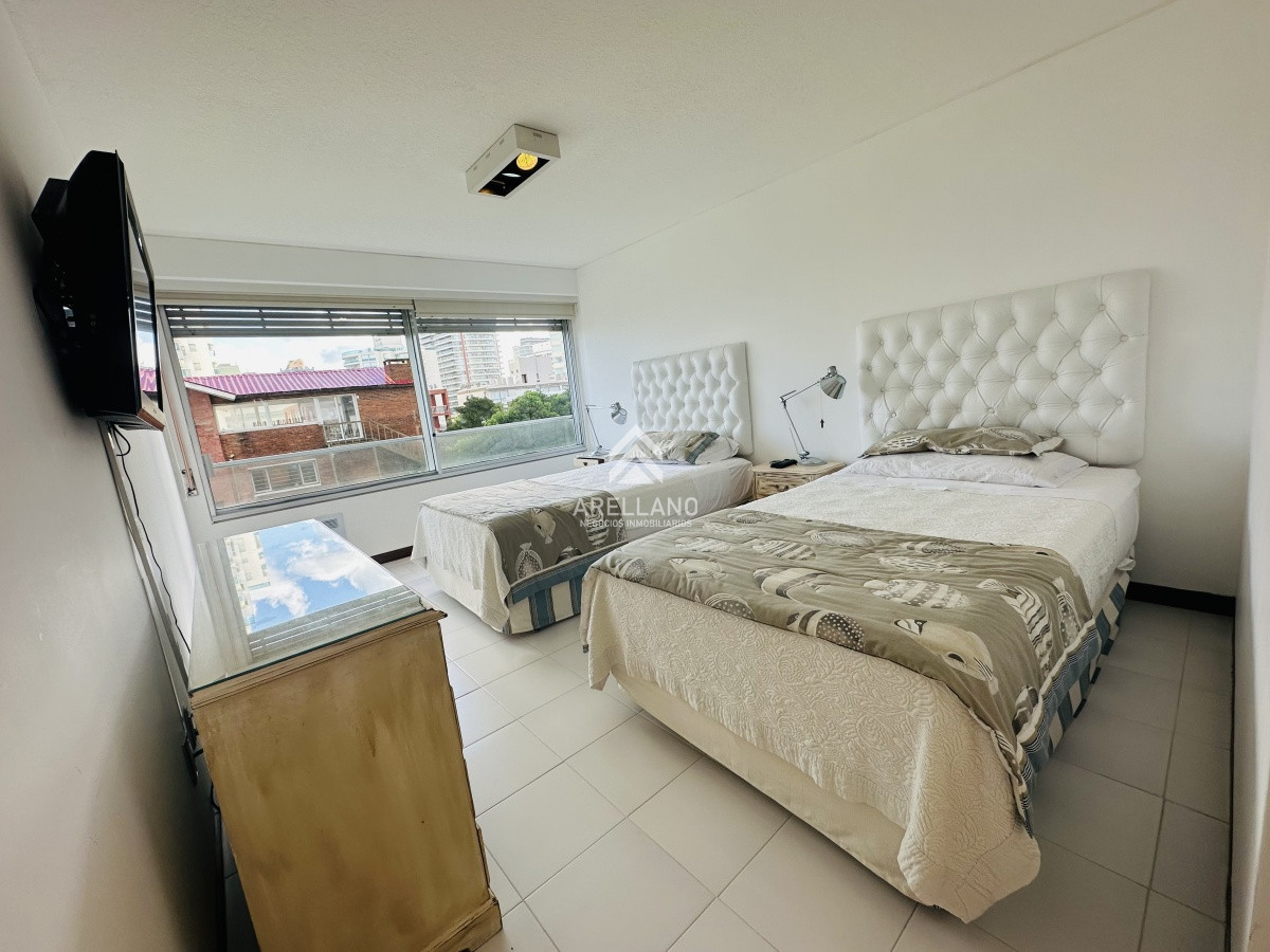 Apartamento ID.5553 - Alquiler y venta de apartamento 3 dorm. mas dep. playa brava