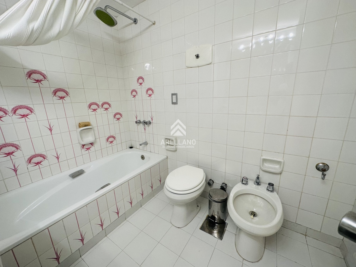 Apartamento ID.5553 - Alquiler y venta de apartamento 3 dorm. mas dep. playa brava