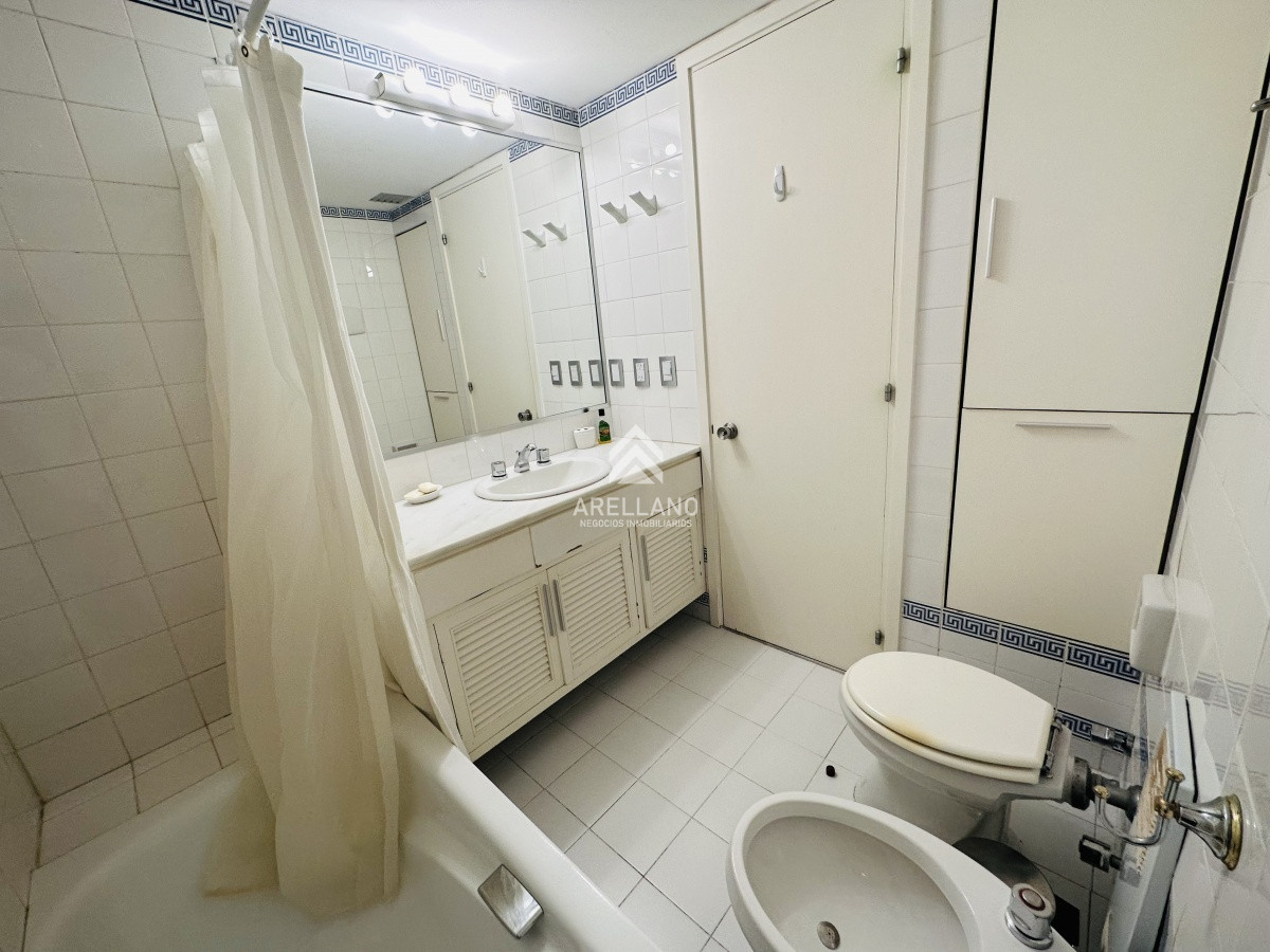 Apartamento ID.5553 - Alquiler y venta de apartamento 3 dorm. mas dep. playa brava