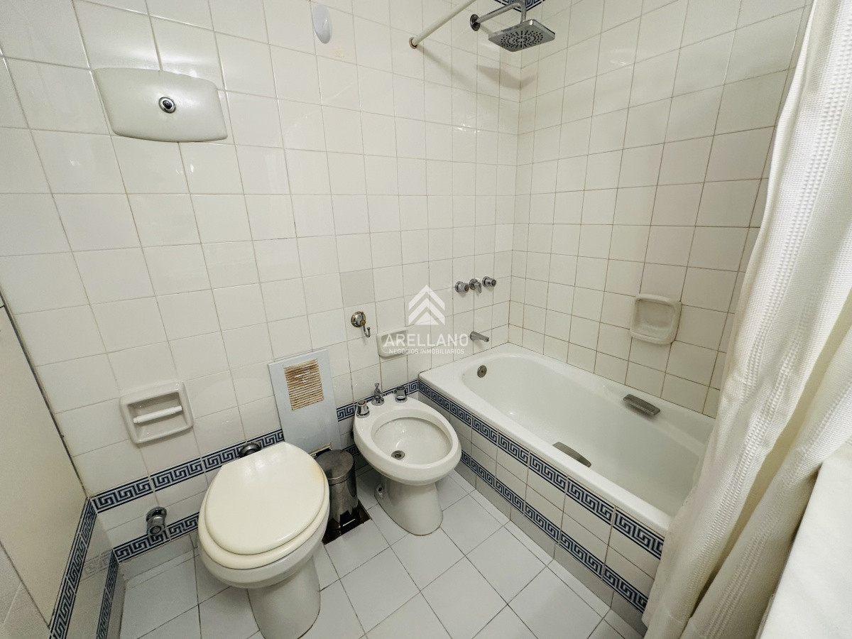 Apartamento ID.5553 - Alquiler y venta de apartamento 3 dorm. mas dep. playa brava