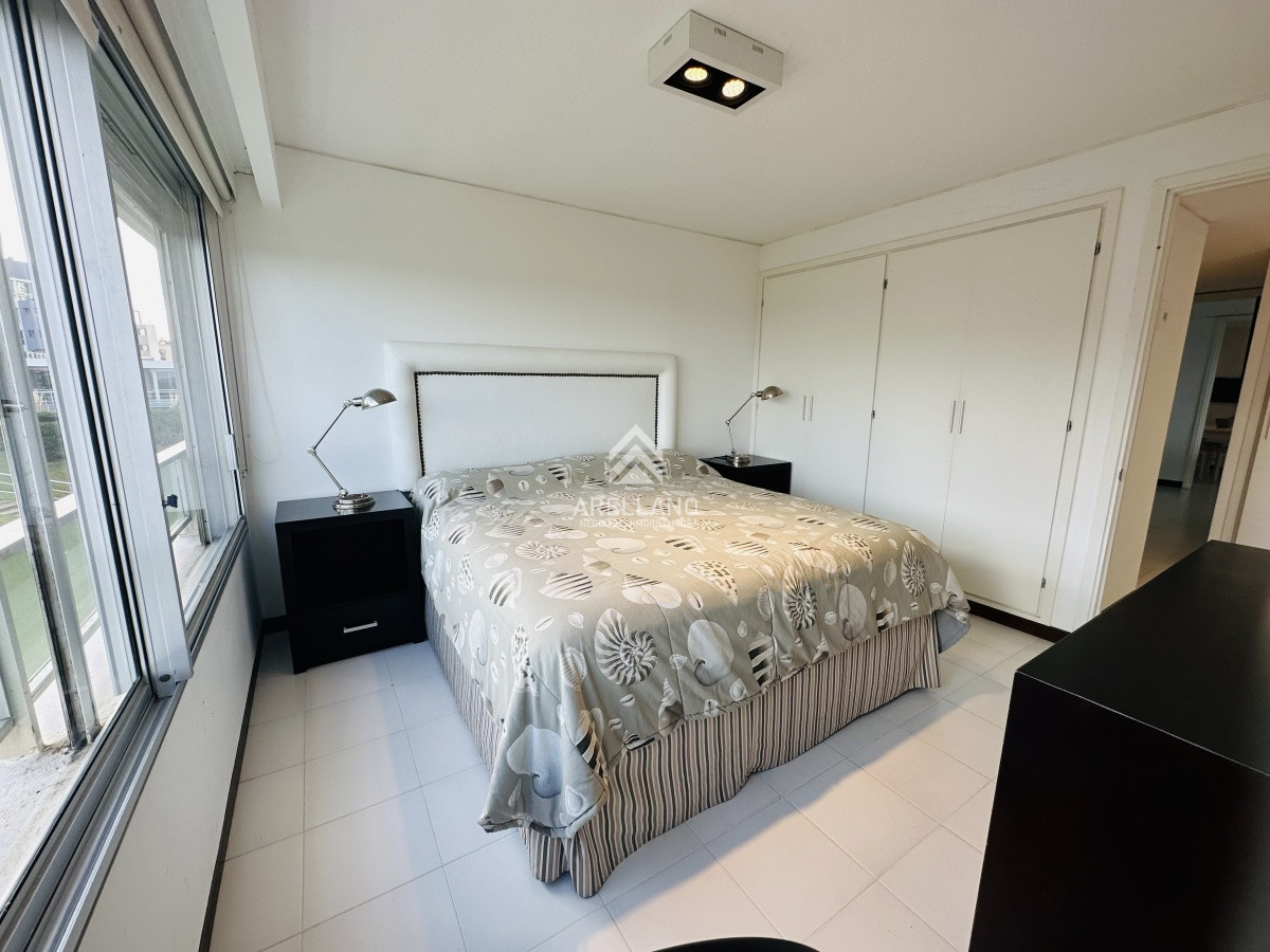 Apartamento ID.5553 - Alquiler y venta de apartamento 3 dorm. mas dep. playa brava