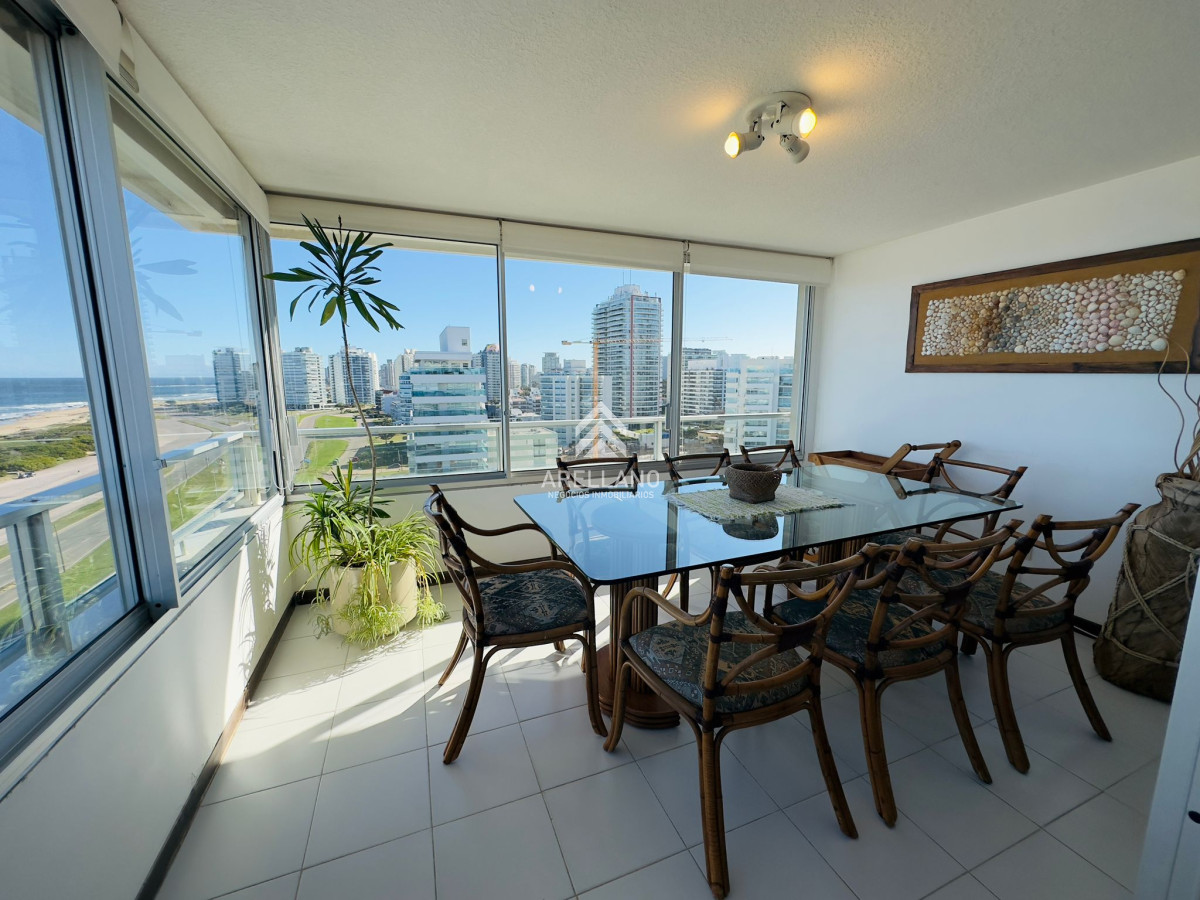 Apartamento ID.2775 - Venta de apartamento de 3 dormitorios y dep. de servicio en Punta del Este