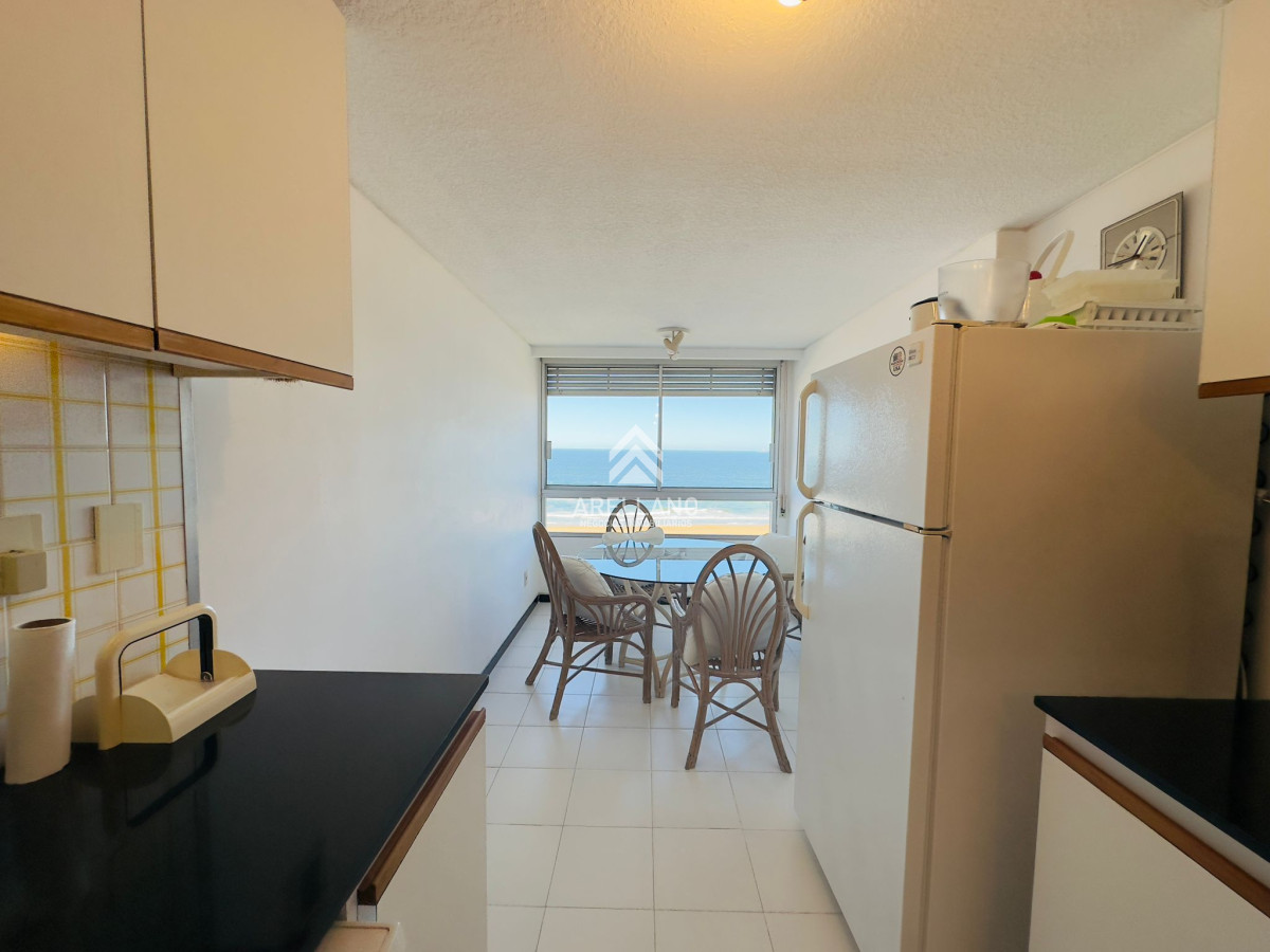 Apartamento ID.2775 - Venta de apartamento de 3 dormitorios y dep. de servicio en Punta del Este