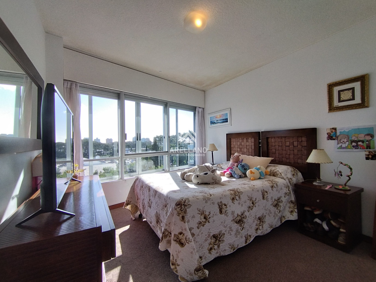 Apartamento ID.4490 - Venta Apartamento 3 dormitorios y dependencia 