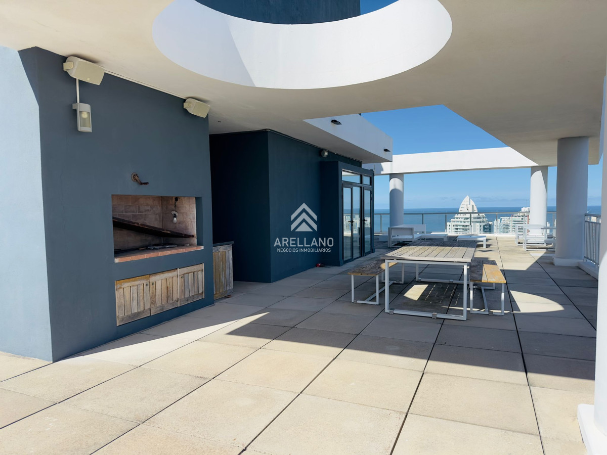 Apartamento ID.3260 - Penthouse en VENTA, 3 dormitorios en suite + Dependencia, vista 180°.