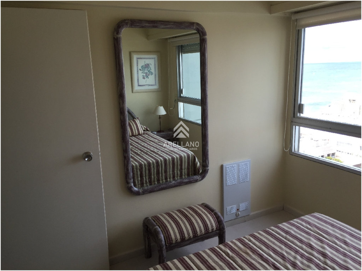 Apartamento ID.2952 - Apartamento en venta de 3 dormitorios y dependencia en Punta del Este