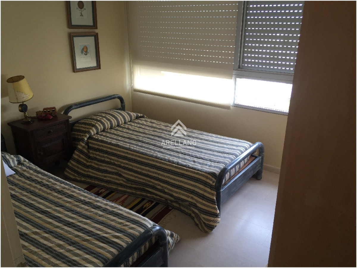 Apartamento ID.2952 - Apartamento en venta de 3 dormitorios y dependencia en Punta del Este
