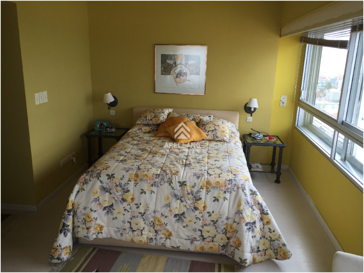 Apartamento ID.2952 - Apartamento en venta de 3 dormitorios y dependencia en Punta del Este