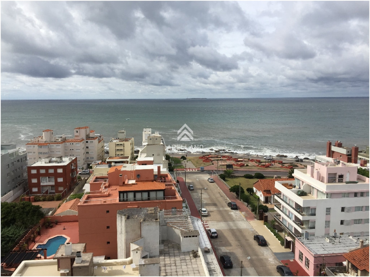 Apartamento ID.2952 - Apartamento en venta de 3 dormitorios y dependencia en Punta del Este