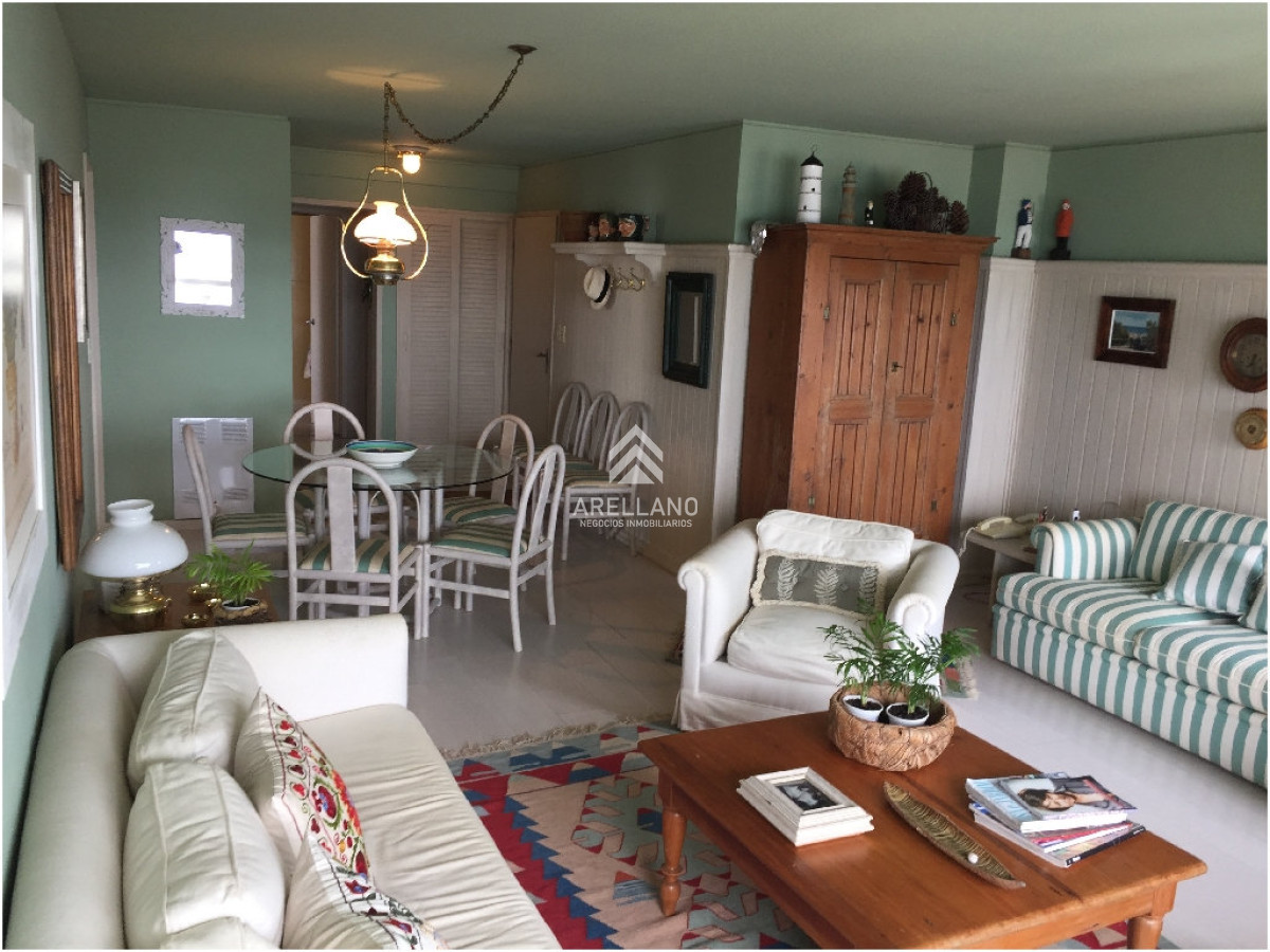 Apartamento ID.2952 - Apartamento en venta de 3 dormitorios y dependencia en Punta del Este
