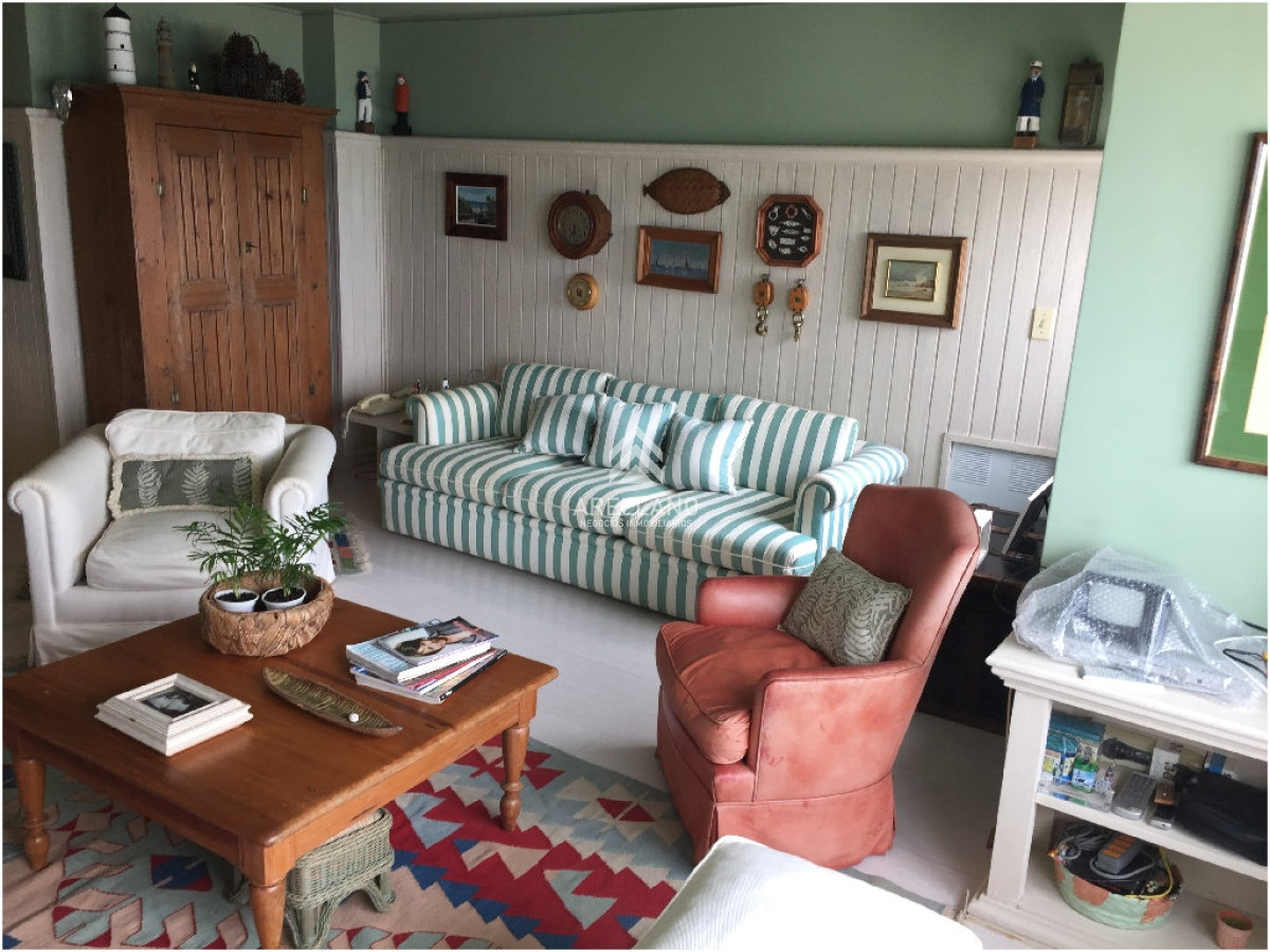Apartamento ID.2952 - Apartamento en venta de 3 dormitorios y dependencia en Punta del Este