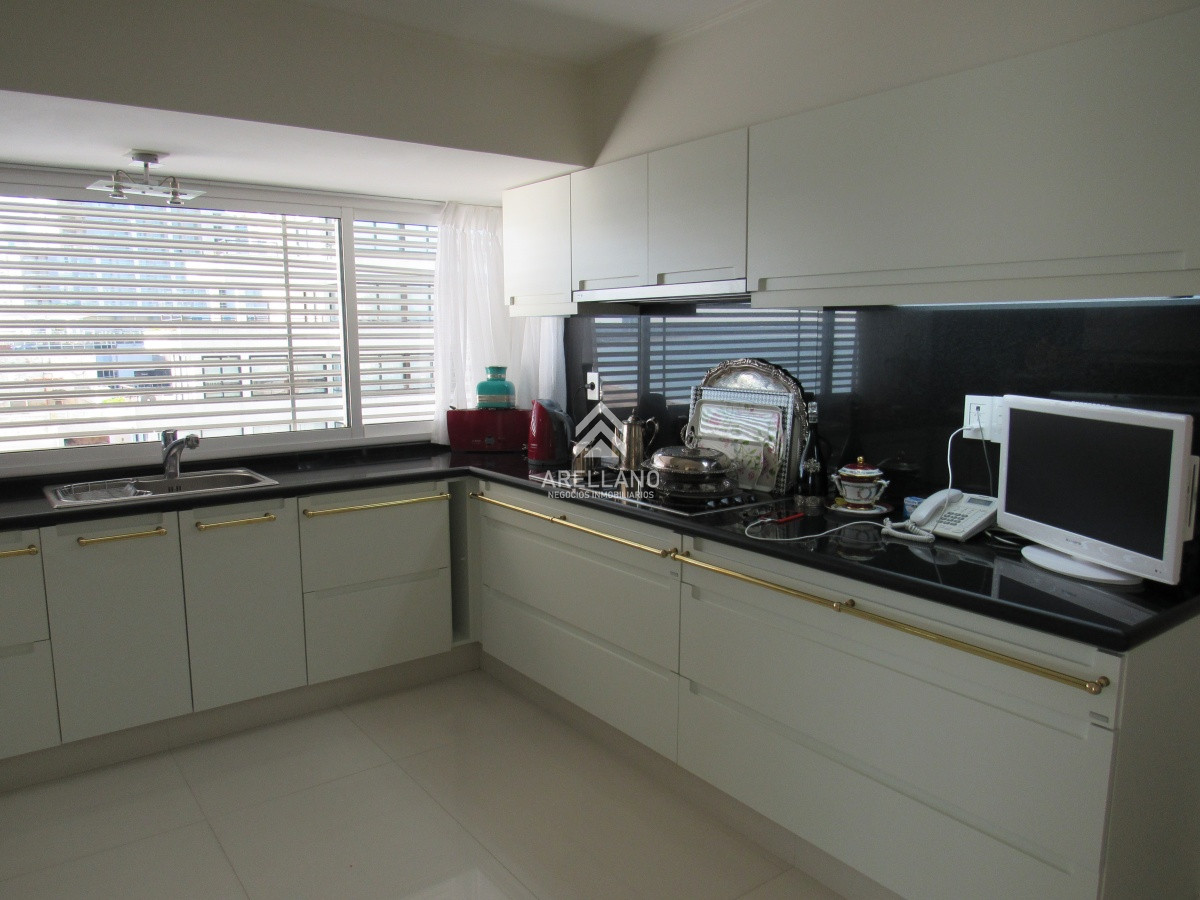 Apartamento ID.5554 - Venta Y alquiler de apartamento de 3 dormitorios en Punta del Este