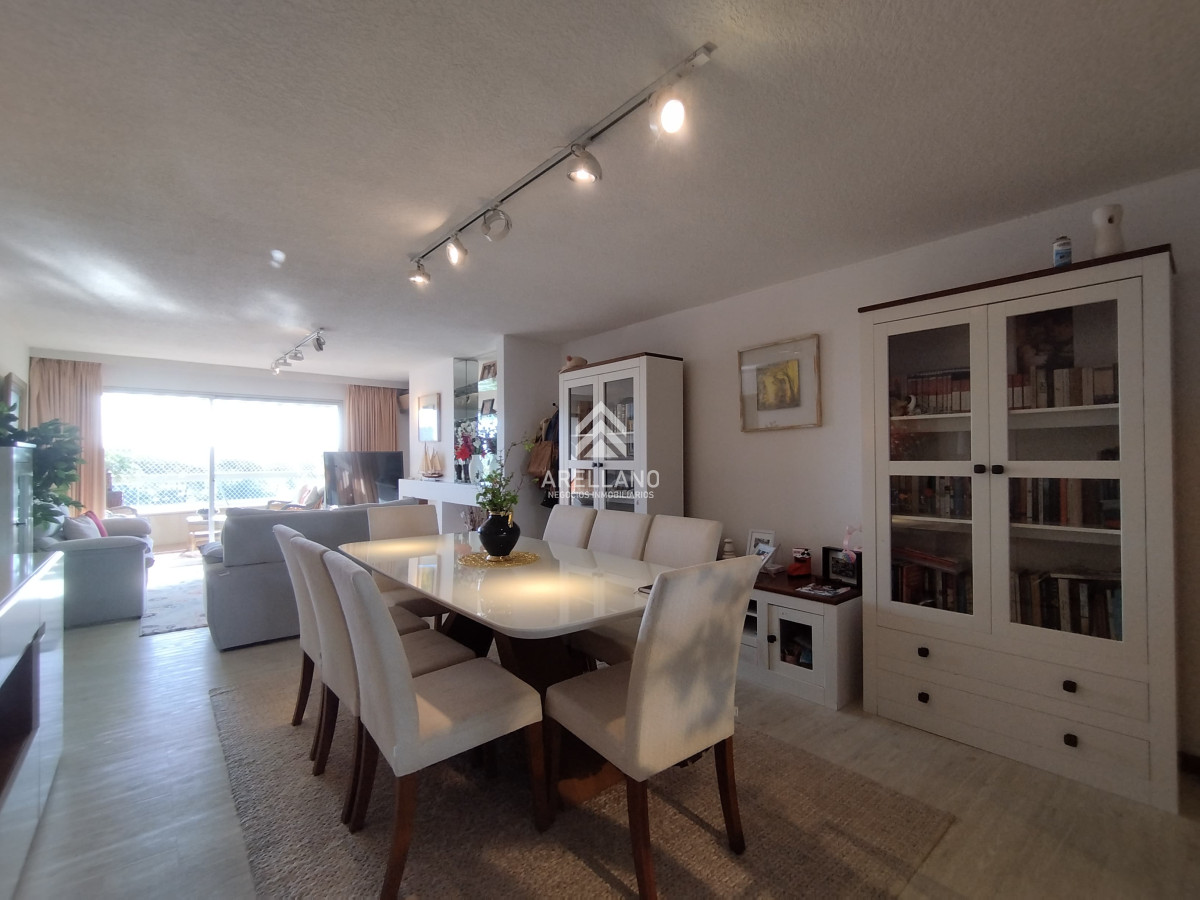 Apartamento ID.4490 - Venta Apartamento 3 dormitorios y dependencia 