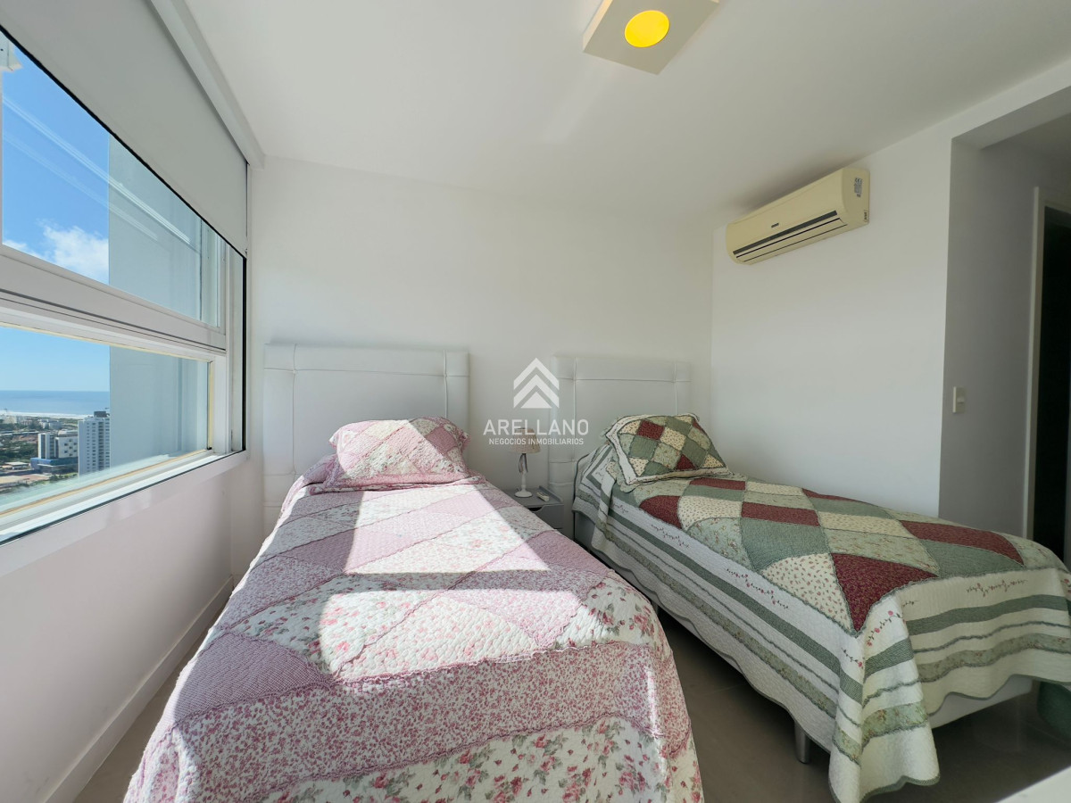 Apartamento ID.3260 - Penthouse en VENTA, 3 dormitorios en suite + Dependencia, vista 180°.