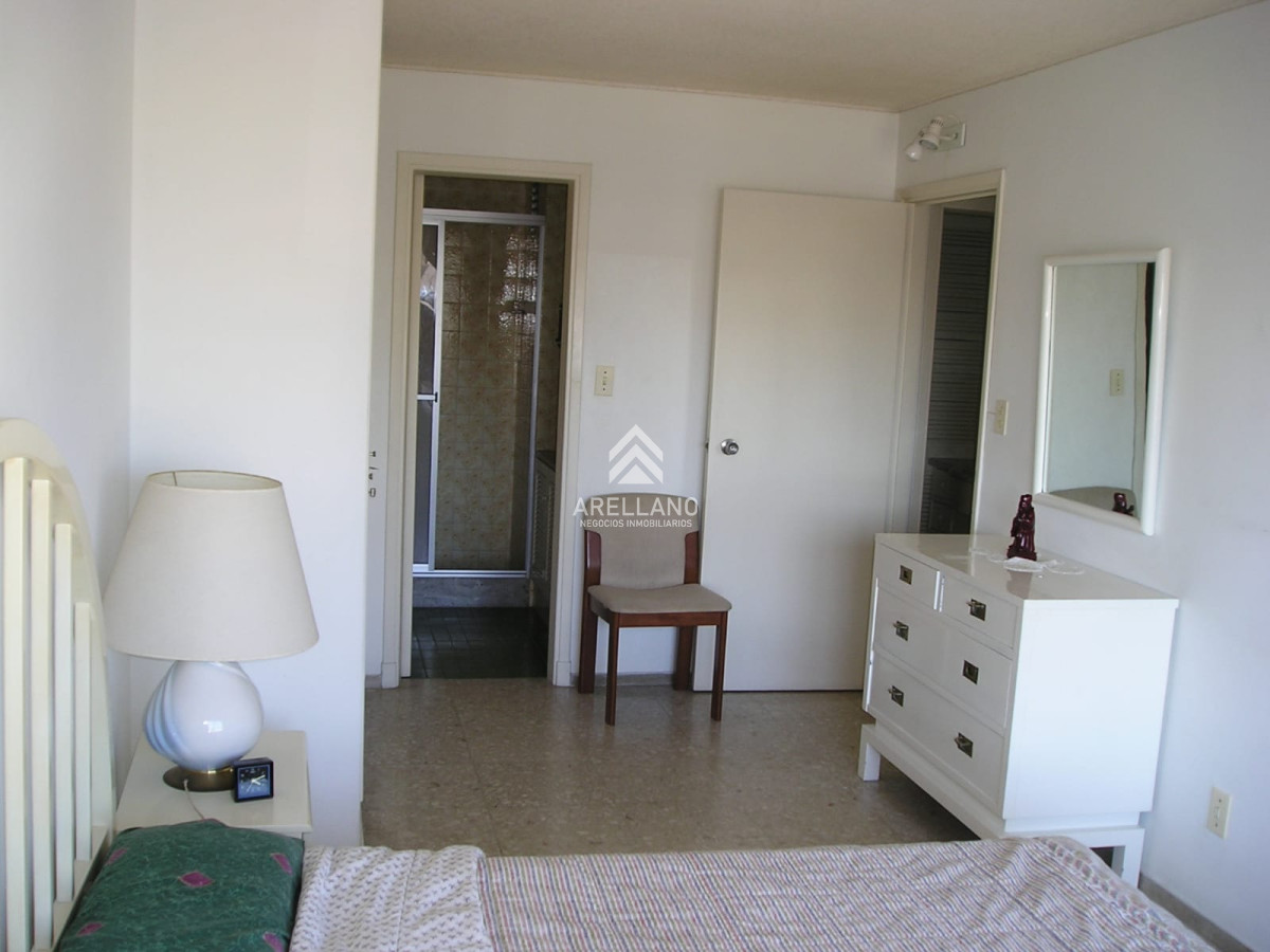 Apartamento ID.4523 - Venta apartamento 3 dormitorios en Punta del Este.-