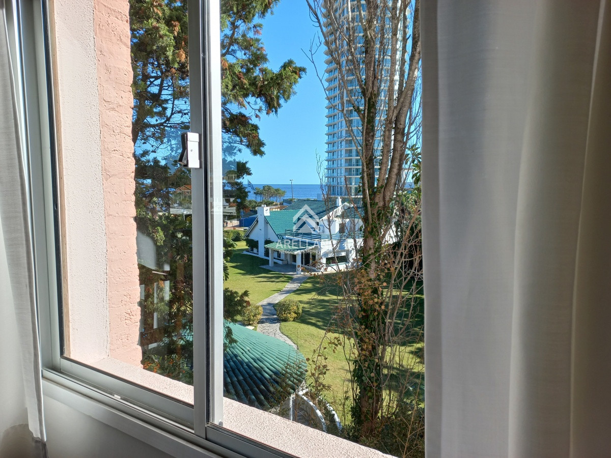 Apartamento ID.4565 - Venta de apartamento de 3 dormitorios en Punta del Este