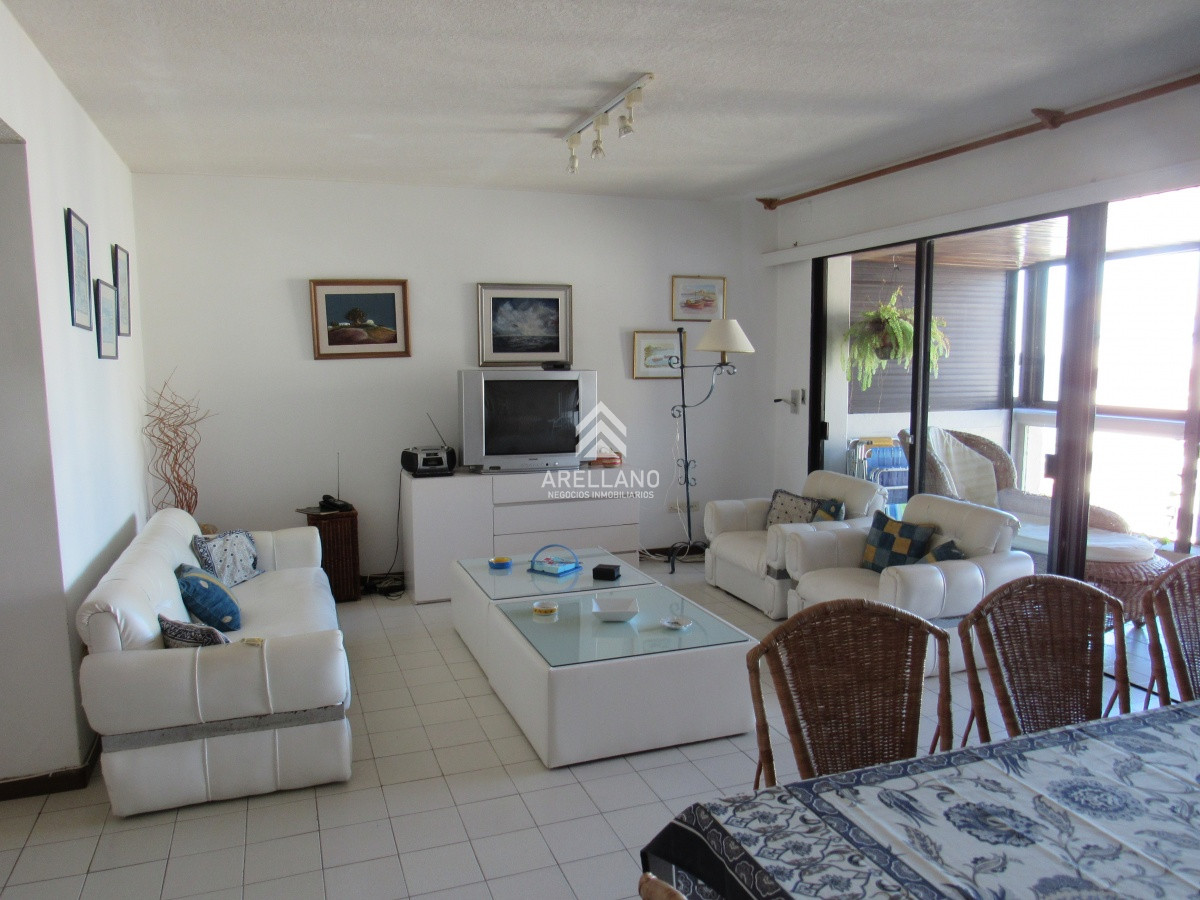 Apartamento ID.3889 - Apartamento en venta de 3 dormitorios en Punta del Este