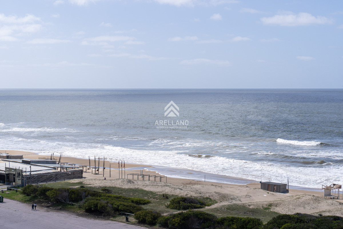 Apartamento ID.2775 - Venta de apartamento de 3 dormitorios y dep. de servicio en Punta del Este