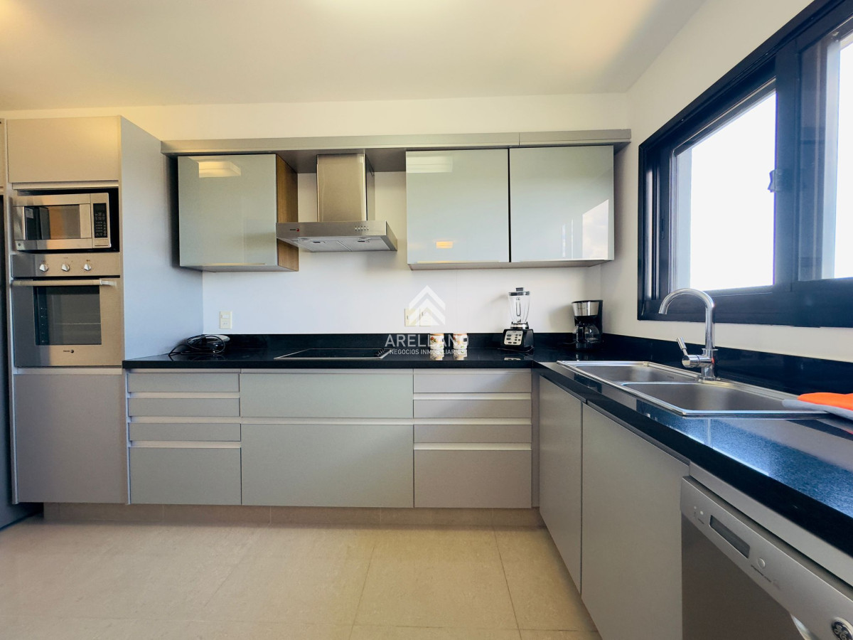 Apartamento ID.3260 - Penthouse en VENTA, 3 dormitorios en suite + Dependencia, vista 180°.
