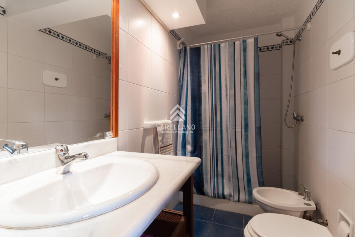 Apartamento ID.4945 - Apartamento en venta de 3 dormitorios y dependencia de servicio en Punta del Este