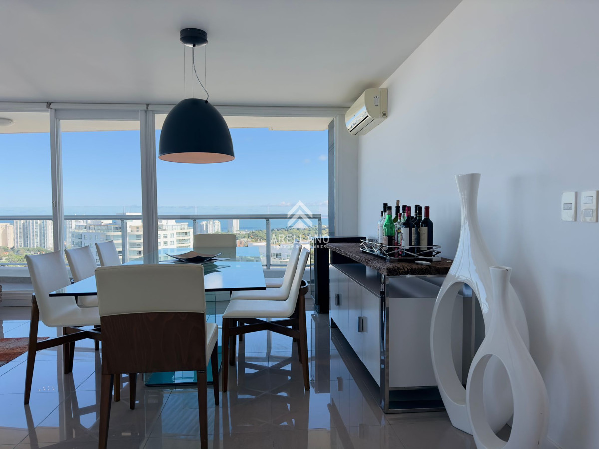 Apartamento ID.3260 - Penthouse en VENTA, 3 dormitorios en suite + Dependencia, vista 180°.