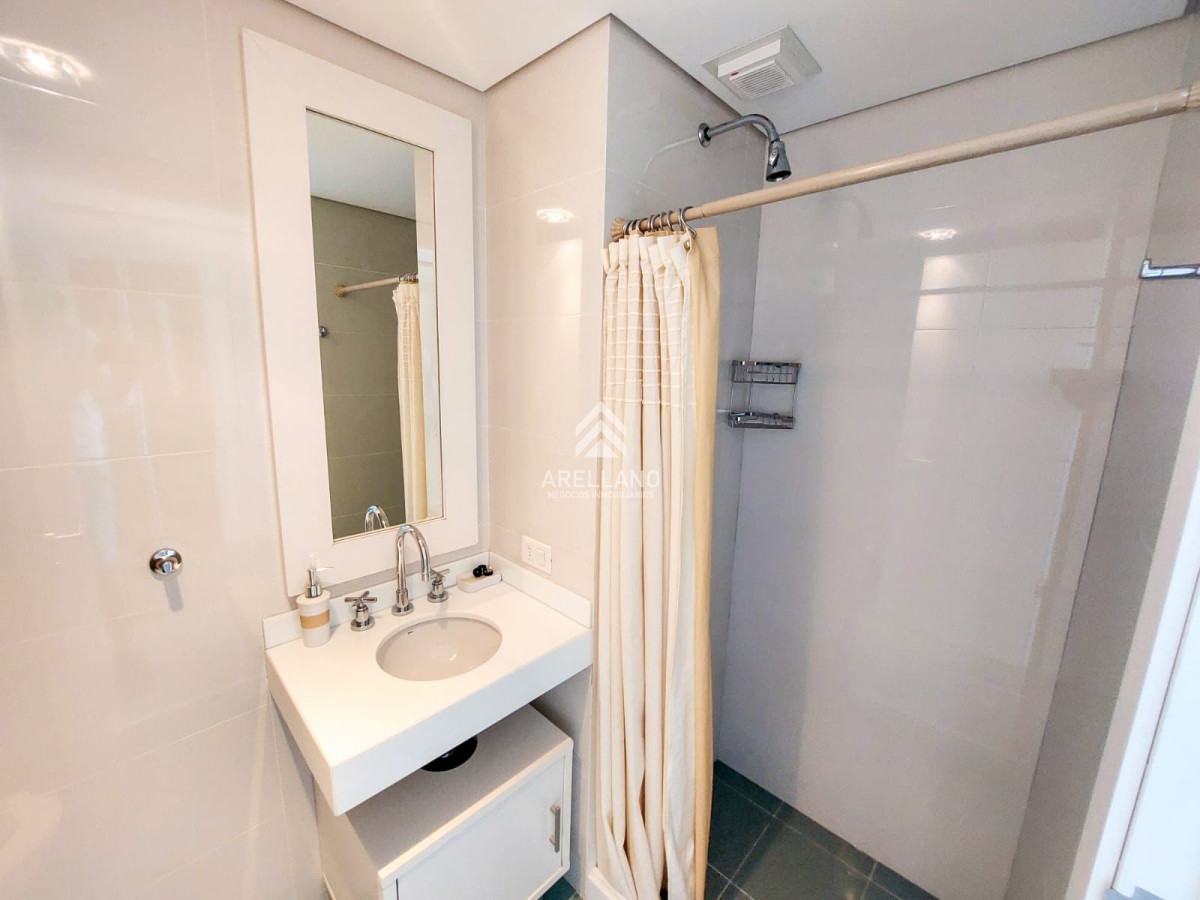 Apartamento ID.4105 - Alquiler de apartamento de 3 dormitorios +dep de servicio en Punta del Este