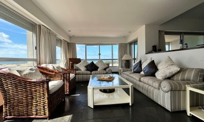 Venta apartamento 3 dormitorios en primer linea en playa brava