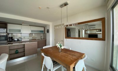 Venta apartamento 2 Dormitorios, 2 Baños, Garaje, Servicios, Vista al mar
