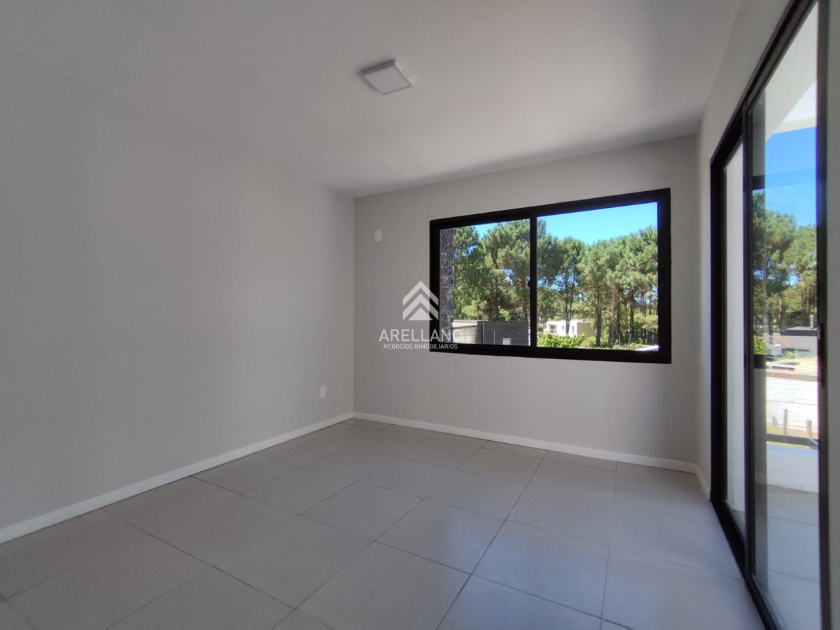 Casa ID.3957 - Oportunidad en construccion, casa de 3 dormitorios en Parque Burnett