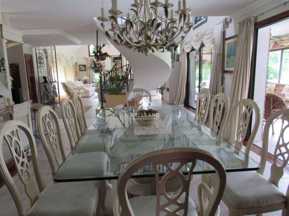 Casa ID.4119 - Casa en venta de 7 dormitorios en Punta del Este